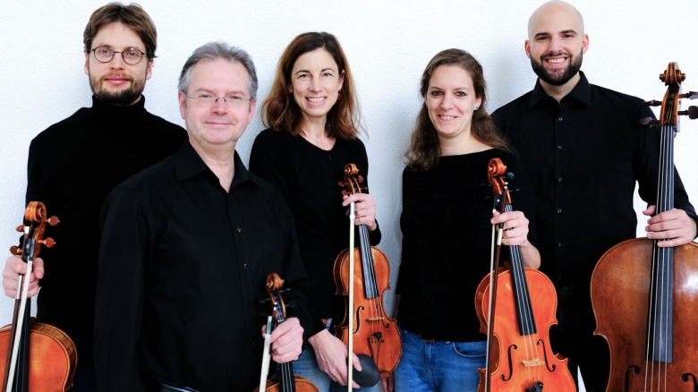Wolf Attula (Viola), Vladislav Brunner (Violine), Christine Schwarzmayr (Violine), Susanna Hefele (Viola), Bogdan Kisch (Violoncello)
