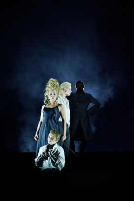 Constantine Zimmermann (Giove), Michael Porter (Enea) & Daniela Zib (Giuturna / Venere) behind Karolina Makuła (Turno)