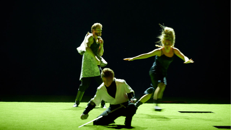 Constantin Zimmermann (Coralto), Karolina Makuła (Turno; kniend), Daniela Zib (Giuturna)