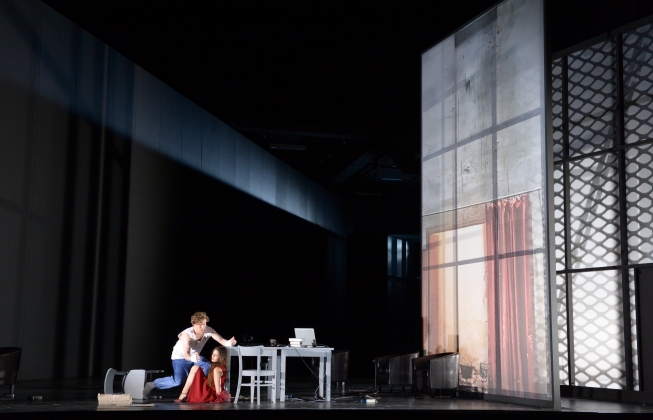 Gordon Bintner (Alexandr Gorjančikov) & Gal Fefferman (a young woman)