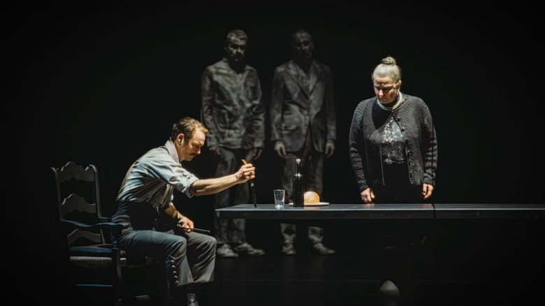 Claudia Mahnke (Mutter), Christian Clauß (Bräutigam), Ensemble