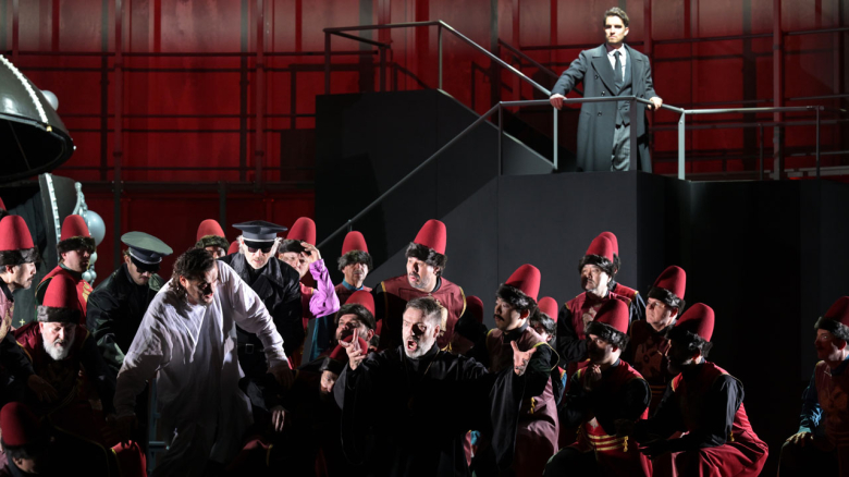 Alexander Tsymbalyuk (Boris Godunov) & Andreas Bauer Kanabas (Pimen), below Mikołaj Trąbka (Andrei Schtschelkalow)