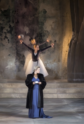 Camilla Nylund (Gräfin Madeleine) &  Katharina Wiedenhofer (dancer)