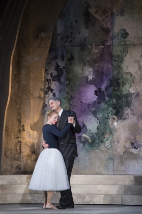 Alfred Reiter (La Roche) und Katharina Wiedenhofer (Eine Tänzerin)