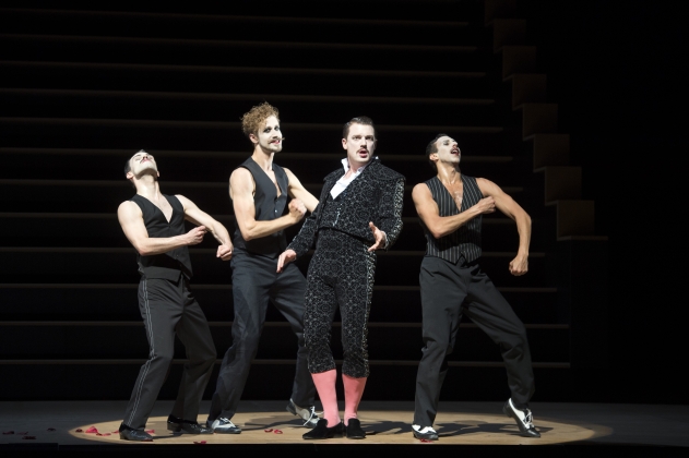 Daniel Schmutzhard (Escamillo) & dancers