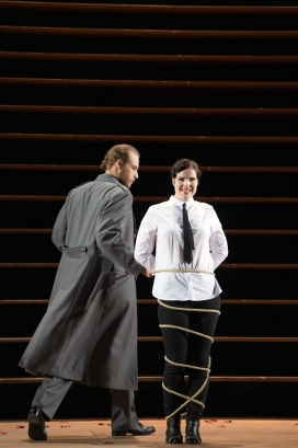 Evan LeRoy Johnson (Don José), Zanda Švēde (Carmen)