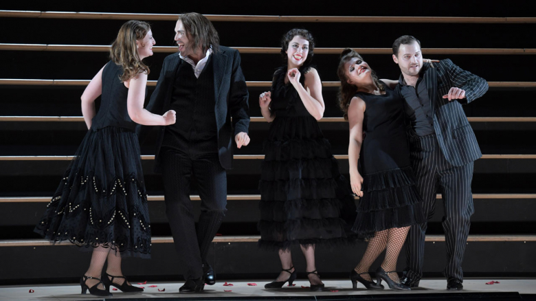 Paula Murrihy (Carmen), Liviu Holender (Dancaïro), Bianca Andrew (Mercédès), Kateryna Kasper (Frasquita), Michael Petruccelli (Remendado)