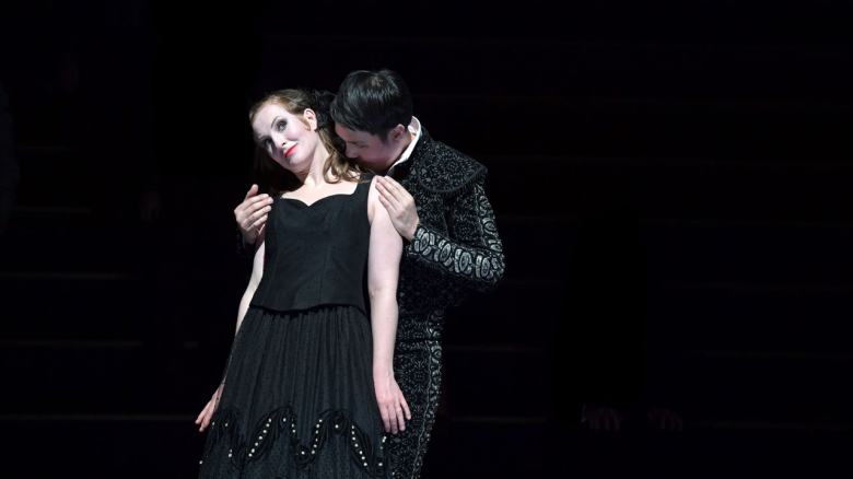 Paula Murrihy (Carmen), Kihwan Sim (Escamillo)