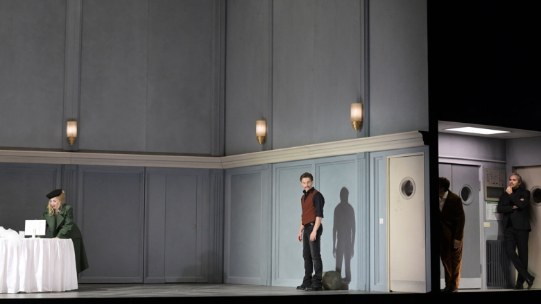 Teona Todua (Fiordiligi), Magnus Dietrich (Ferrando), Jonas Müller (Guglielmo), Liviu Holender (Don Alfonso)