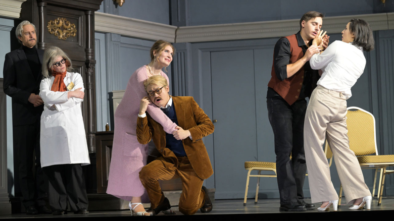 Sebastian Geyer (Don Alfonso), Elizabeth Reiter (Despina), Karolina Bengtsson (Fiordiligi), Taehan Kim (Guglielmo), Matteo Ivan Rašić (Ferrando), Kelsey Lauritano (Dorabella)