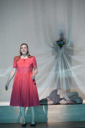 Jennifer Holloway (Grete), Steffie Sehling (old Grete, lying down) & Ian Koziara (Fritz, behind curtain)
