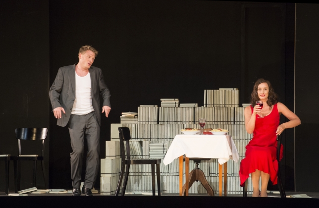Daniel Schmutzhard (Nathanael) und Agneta Eichenholz (Clarissa)