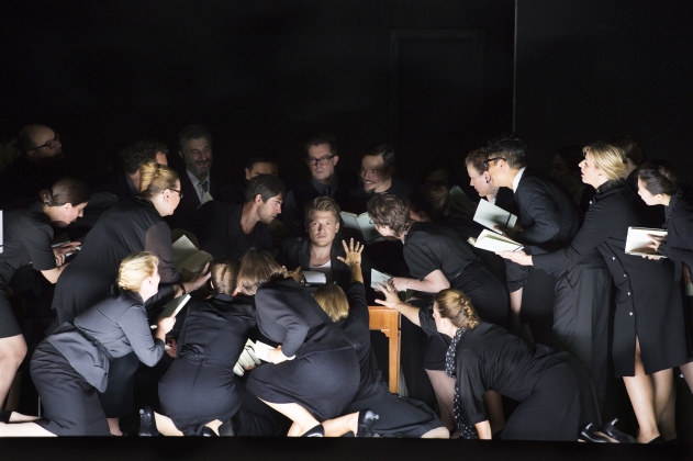 Daniel Schmutzhard (Nathanael) und Chor der Oper Frankfurt 
