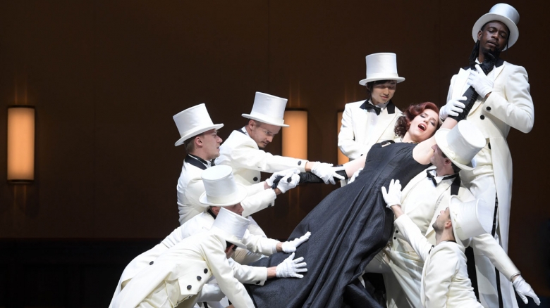 Kirsten MacKinnon (Hanna Glawari) & dancers