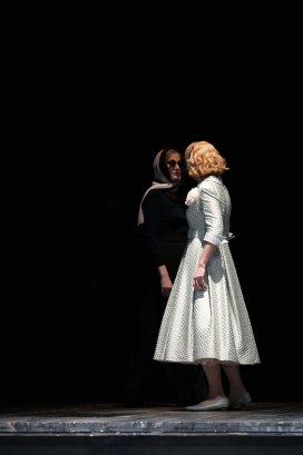  Amanda Majeski (Marta), Katharina Magiera (Lisa)