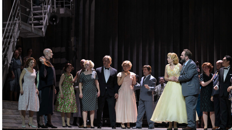 Amanda Majeski (Marta; in Schwarz), Katharina Magiera (Lisa), AJ Glueckert (Walter), Ensemble