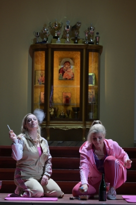 Claudia Mahnke (Die Fürstin), Zanda Švēde (Nenila)