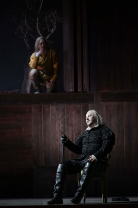Nicholas Brownlee (Don Giovanni),  Kihwan Sim (Leporello; oben)