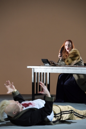 (<em>Dictator</em>) Sara Jakubiak (Maria) & Davide Damiani (Dictator)