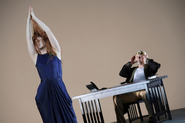 (<em>Dictator</em>) Sara Jakubiak (Maria) & Davide Damiani (Dictator)
