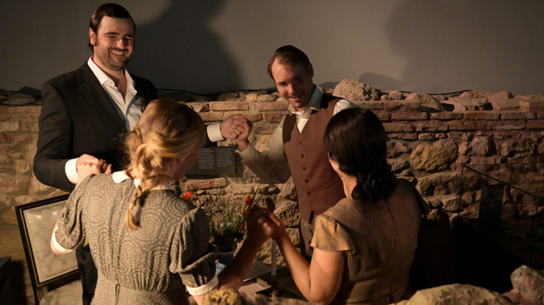 Aleksander Myrling (Martin Buber), Daniela Zib (Silvia, his stepdaughter), Jarrett Porter (Wilhlem Steinberg) & Judita Nagyová (Lotti, his wife)  