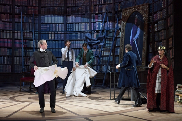Sebastian Geyer (Barone Tito Belcredi), Dietrich Volle (Dottore), Frederic Jost (Ordulfo), Peter Marsh (Landolfo) & Juanita Lascarro (Marchesa Matilda Spina)