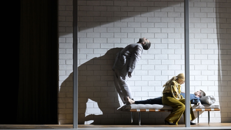 Domen Križaj (Guercœur), Claudia Mahnke (Giselle), Statist der Oper Frankfurt