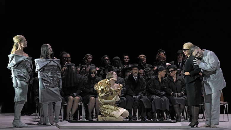 Anna Gabler (Vérité), Judita Nagyová (Souffrance), Bianca Andrew (Bonté; kniend), Claudia Mahnke (Giselle), Domen Križaj (Guercœur), Chor der Oper Frankfurt