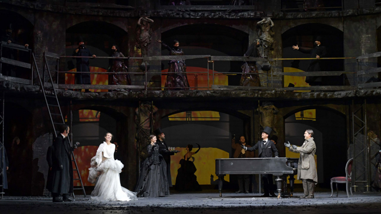 Kihwan Sim (Giorgio), Brenda Rae (Elvira), Karolina Makuła (Enrichetta di Francia), Thomas Faulkner (Gualtiero Valton), Evie Paoros (a woman), Andrzej Filończyk (Riccardo Forth) & Francesco Demuro (Arturo)