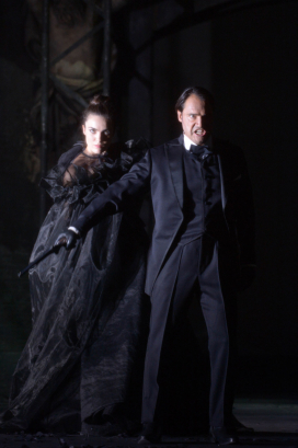 Francesco Demuro (Lord Arturo Talbo) & Evie Paoros (a woman)