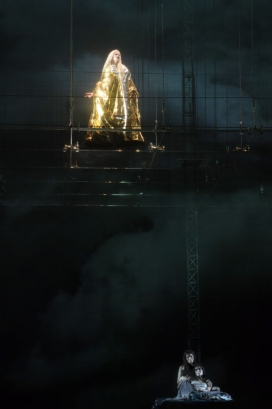 <em>La Damoiselle élue</em> Elizabeth Reiter (Die Auserwählte; oben, Katharina Magiera (Eine Erzählerin), Statistin der Oper Frankfurt
