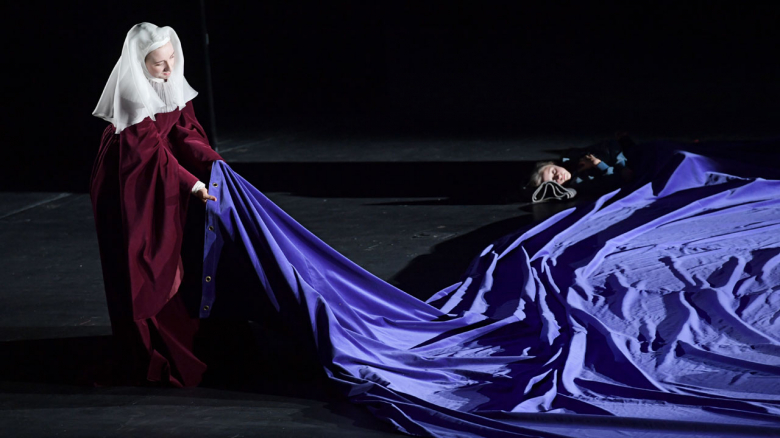 <i>(Stabat mater)</i> Monika Buczkowska (Sopran), Kinderstatist der Oper Frankfurt 
