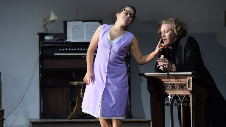 <i>(La serva padrona)</i> Simone Osborne (Serpina), Gordon Bintner (Uberto)