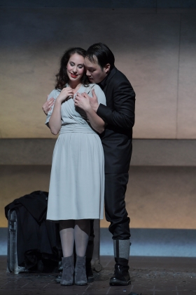 Elizabeth Sutphen (Lisa), Kihwan Sim (Rodolfo)