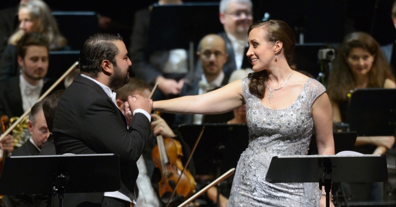 Mario Chang (Alfredo Germont), Brenda Rae (Violetta Valéry), Frankfurter Opern- und Museumsorchester