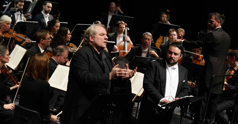 Željko Lučić (Giorgio Germont) und Mario Chang (Alfredo Germont), Francesco Lanzillotta (Musikalischer Leiter), Frankfurter Opern- und 