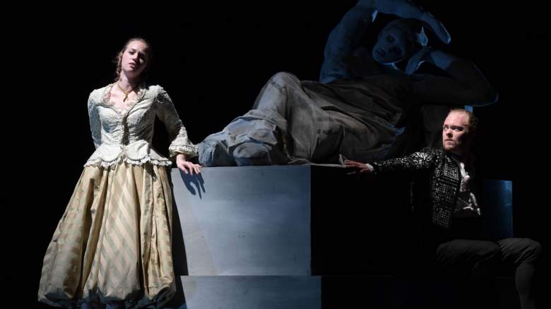 Angela Vallone (Susanna), Iain MacNeil (Figaro)