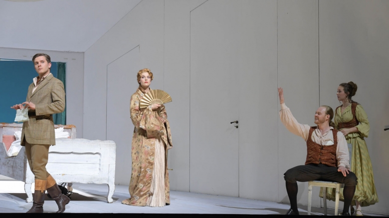 Iurii Samoilov (Graf Almaviva), Kirsten MacKinnon (Gräfin Almaviva), Iain MacNeil (Figaro), Angela Vallone (Susanna)