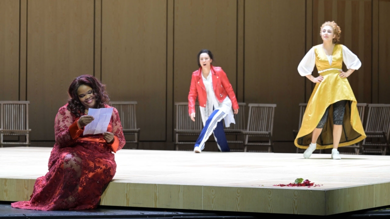 Nombulelo Yende (Gräfin Almaviva), Kelsey Lauritano (Cherubino), Elena Villalón (Susanna)