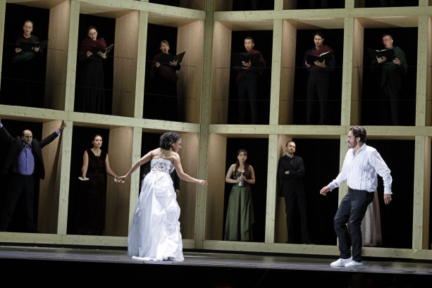 vone Juanita Lascarro (Iseut, die Blonde), Rodrigo Porras Garulo (Tristan), Ensemble 