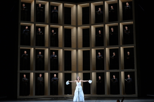 Juanita Lascarro (Iseut, die Blonde), Chor der Oper Frankfurt