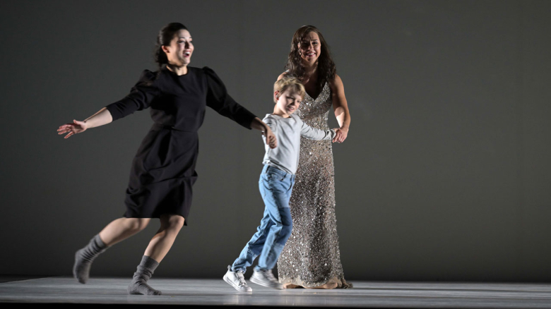 Kelsey Lauritano (Suzuki), Benedikt Alt (Das Kind) und Anna Princeva (Cio-Cio-San, genannt Butterfly)