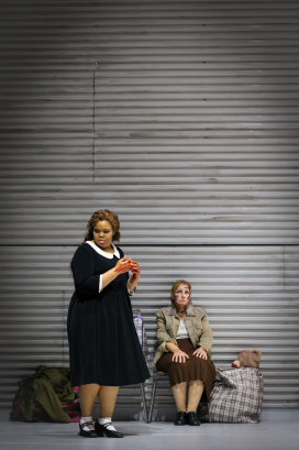 Nombulelo Yende (Maria), Chor der Oper Frankfurt