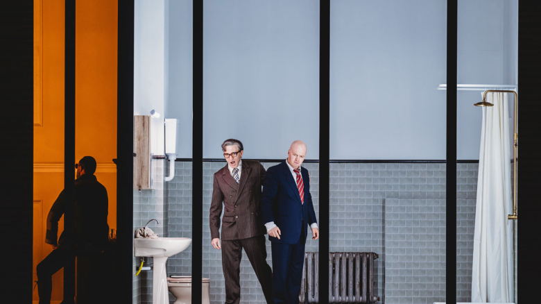 im hellen Raum Petr Sokolov (Mazeppa), Alexander Roslavets (Kotschubej)