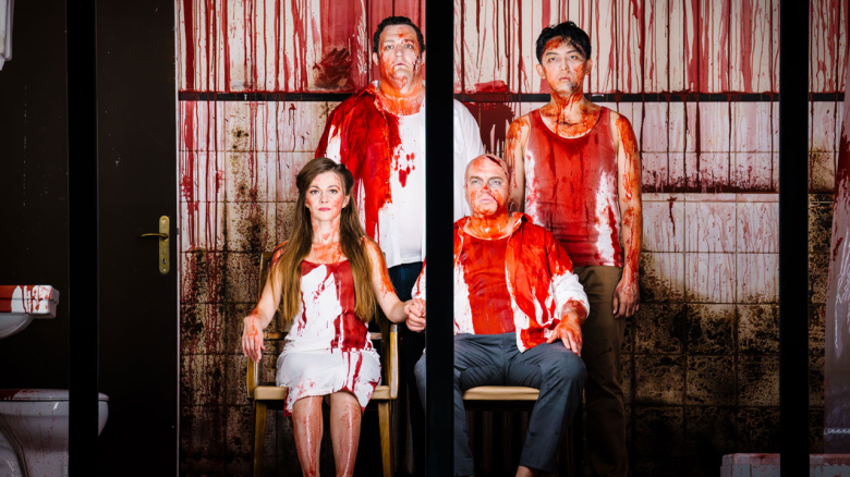 Karolina Makuła (Ljubow), John Findon (Andrej), Alexander Roslavets (Kotschubej), Jihun Hong (Iskra)