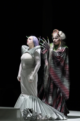 Anna Nekhames (Melusine) & Zanda Švēde (Pythia)
