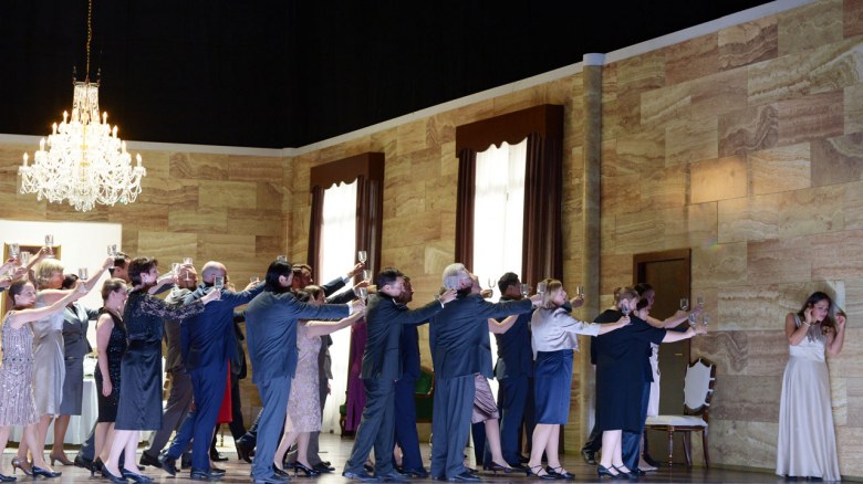 Nino Machaidze (Desdemona) & Chorus