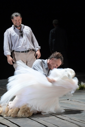 Evez Abdulla (Iago; stehend), Roberto Saccà (Otello)