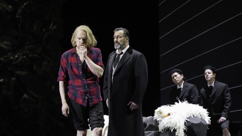 Ian Koziara (Parsifal), Andreas Bauer Kanabas (Gurnemanz), Andrew Kim und Andrew Bidlack (Knappen)