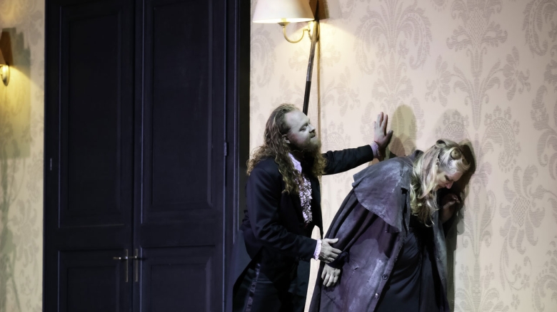 Iain MacNeil (Klingsor), Jennifer Holloway (Kundry)